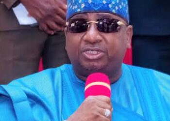 Gwamna Idris Ya Nemi Bayani Kan Janye Sojoji Kafin Sace ‘Yan Makaranta Mata