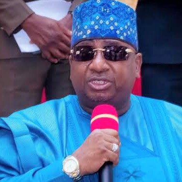 Gwamna Idris Ya Nemi Bayani Kan Janye Sojoji Kafin Sace ‘Yan Makaranta Mata