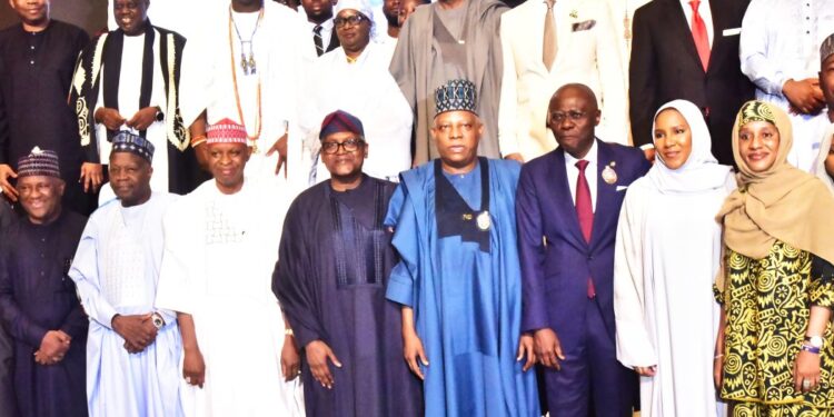 Dangote Ya Kaddamar da Tallafin Karatu na Naira Tiriliyan Daya