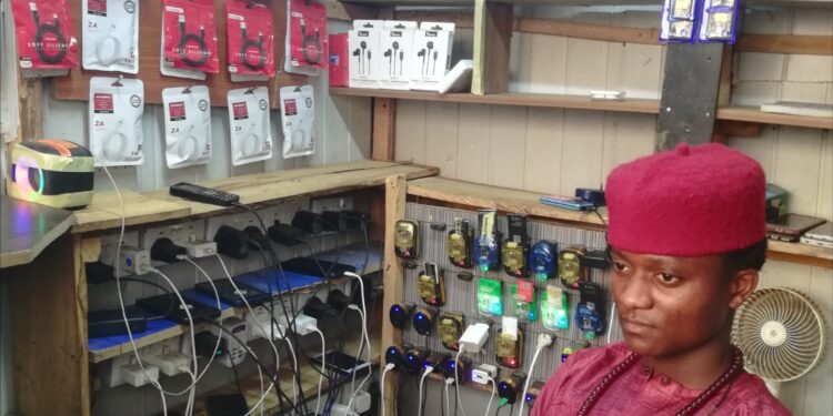 “Dole ne mutum ya kasance mai taka-tsantsan da haƙuri kafin yin kasuwancin waya” — Abba