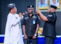Jakada Malami Ma’aji Yana Taimaka wa IGP Disu Wajen Daurawa Sabon CP Umar Muhammed Iya Mukaminsa.