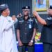 Jakada Malami Ma’aji Yana Taimaka wa IGP Disu Wajen Daurawa Sabon CP Umar Muhammed Iya Mukaminsa.