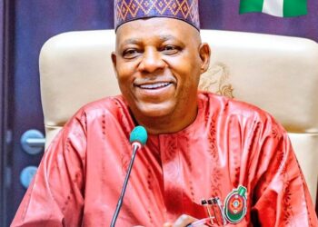 Gwamna Yusuf Ya Kai Ziyaran Gaisuwa da Girmamawa ga Mataimakin Shugaban Kasa Shettima, Ya Taya Shi Murna Bisa Fitowarsa a Matsayin Abokin Takaran Tinubu