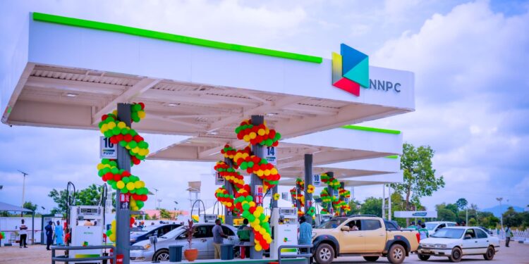 KamfaninNNPC Retail Ta Ƙaddamar da Tashar Mai ta Zamani Mai Aiki da Kanta a Abuja